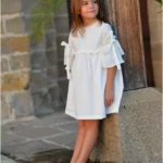 Vestido crep con puntilla y manga campana