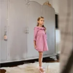 Vestido escote espalda plumetti rosa fuerte